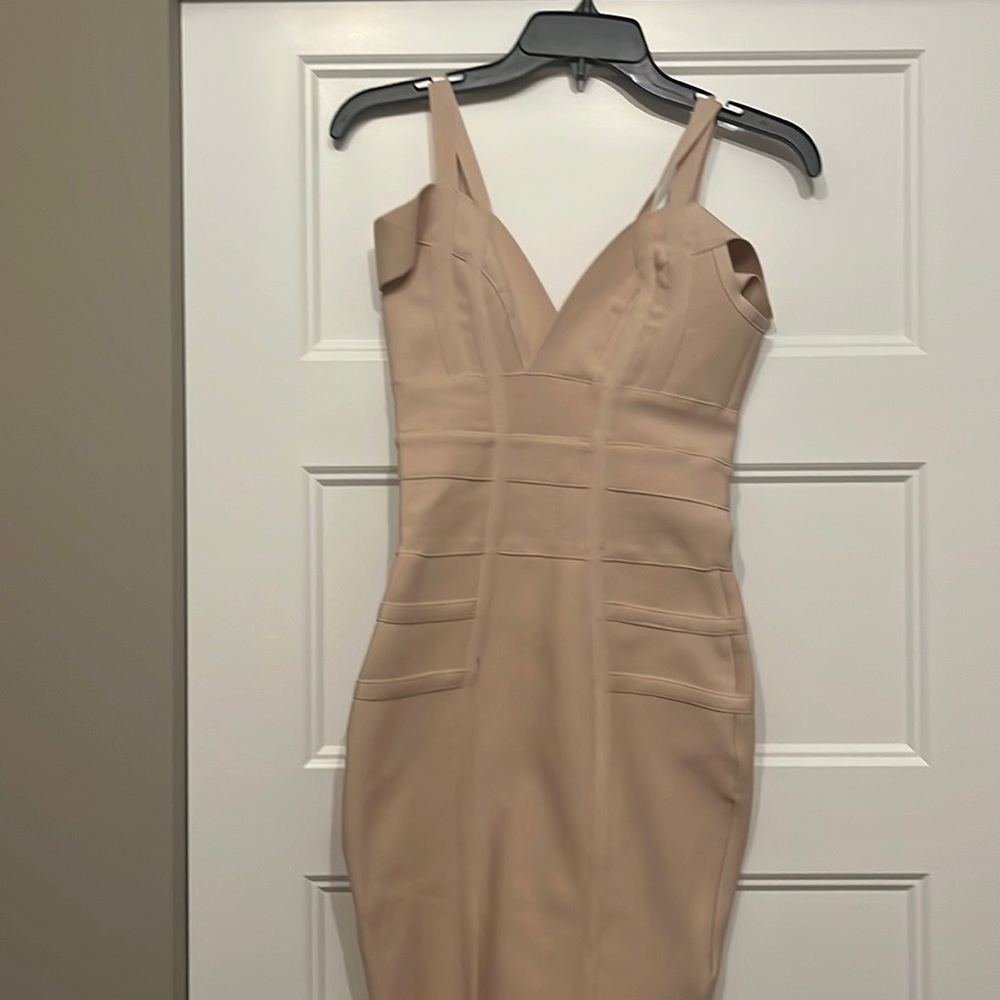 Bando half off shoulder beautiful dress soo flattering